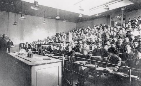 Cours de botanique, îlot Cuvier, vers 1900