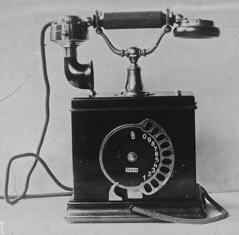 Nouveau téléphone [de marque Siemens-Halske (1920) Nouveau téléphone [de marque Siemens-Halske (1920)