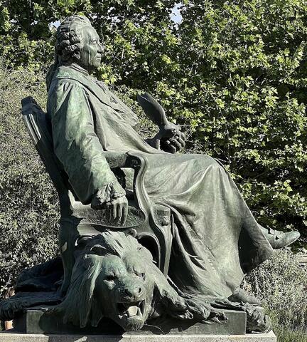 Statue de Buffon au Jardin des plantes
